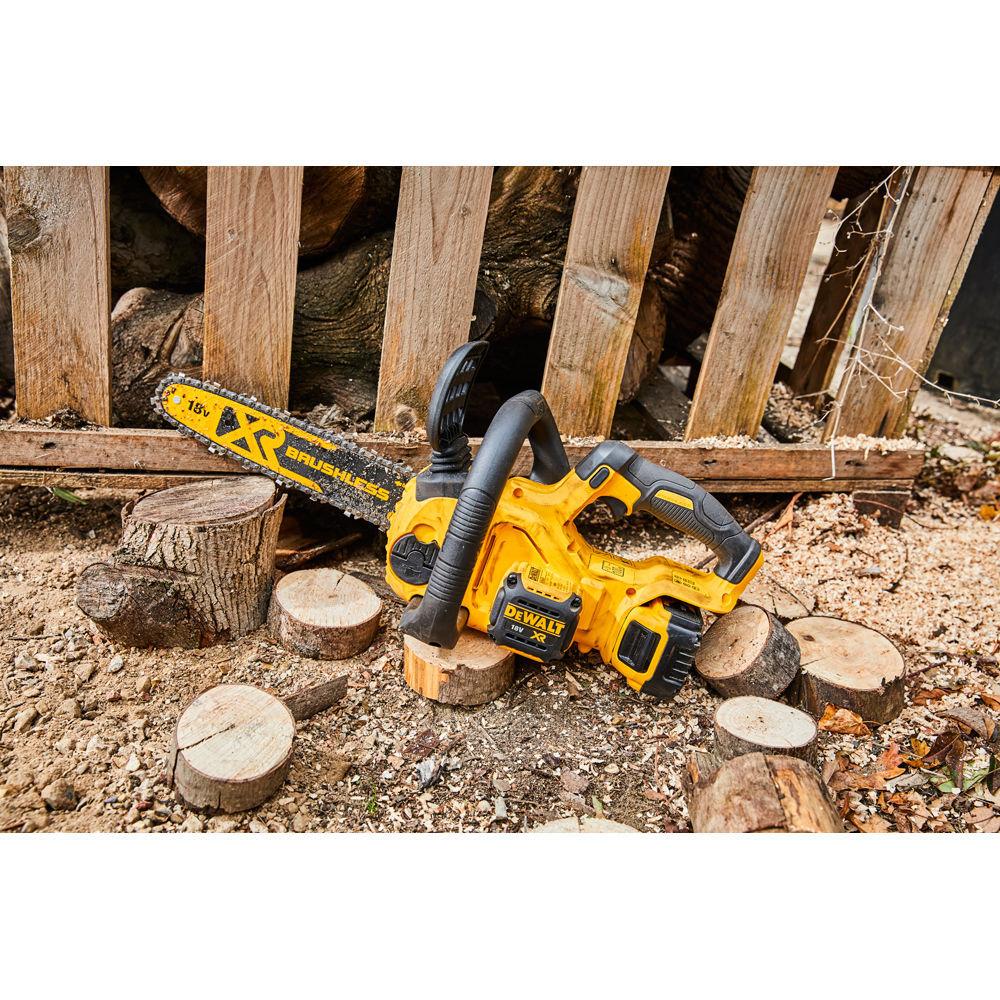 Dewalt Dcm565p1 18v Xr 30cm Brushless Chainsaw With 5ah Battery And Charger Machine Mart 5438