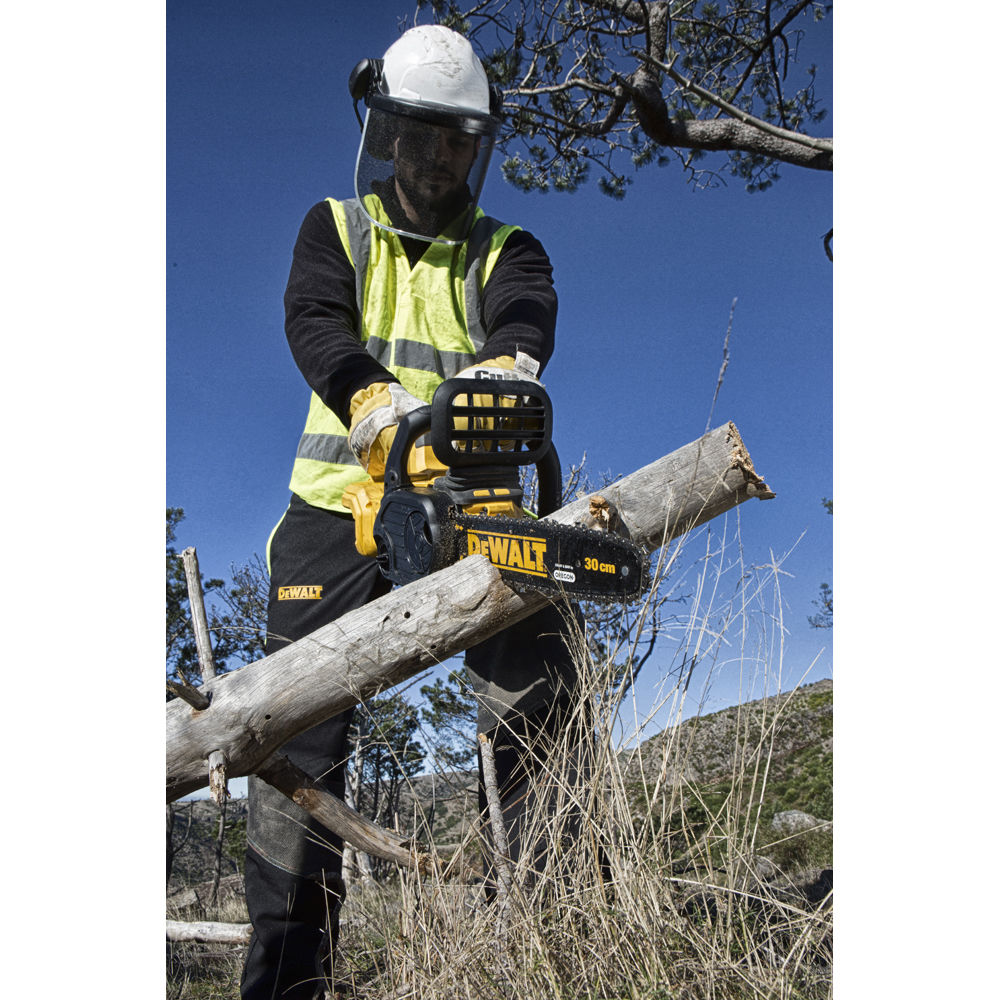 Dewalt Dcm565p1 18v Xr 30cm Brushless Chainsaw With 5ah Battery And Charger Machine Mart 2486