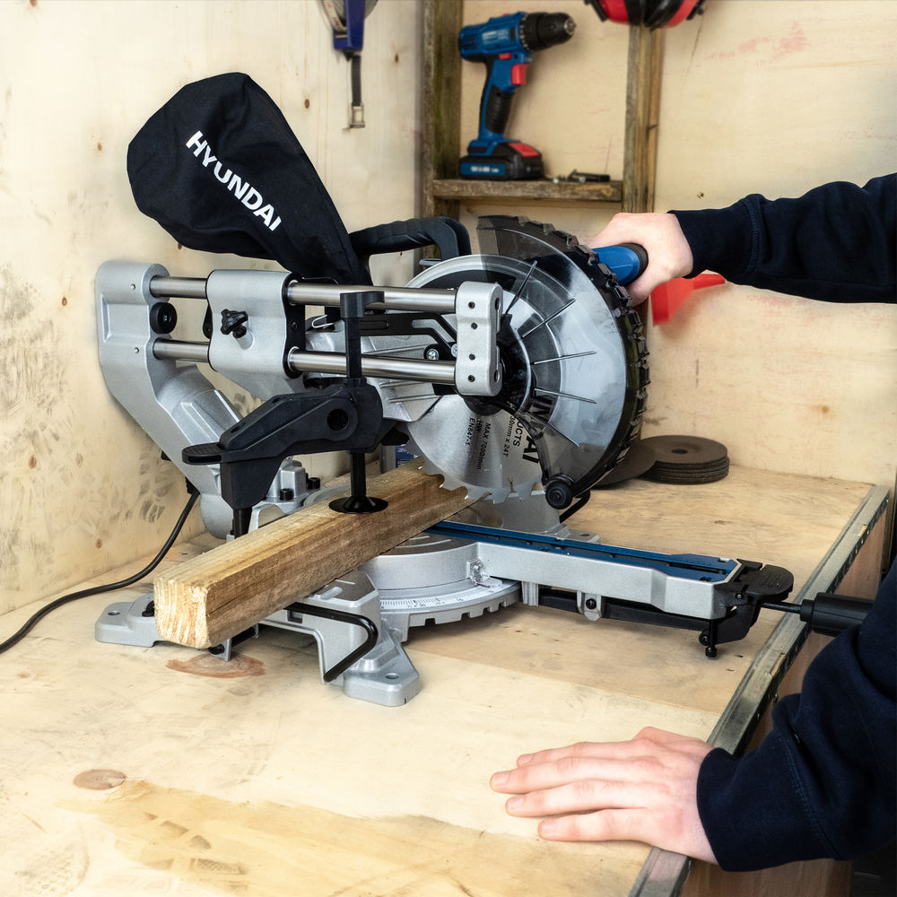 Hyundai 1500W Electric Mitre Saw / Chop Saw with 210mm Blade (230V